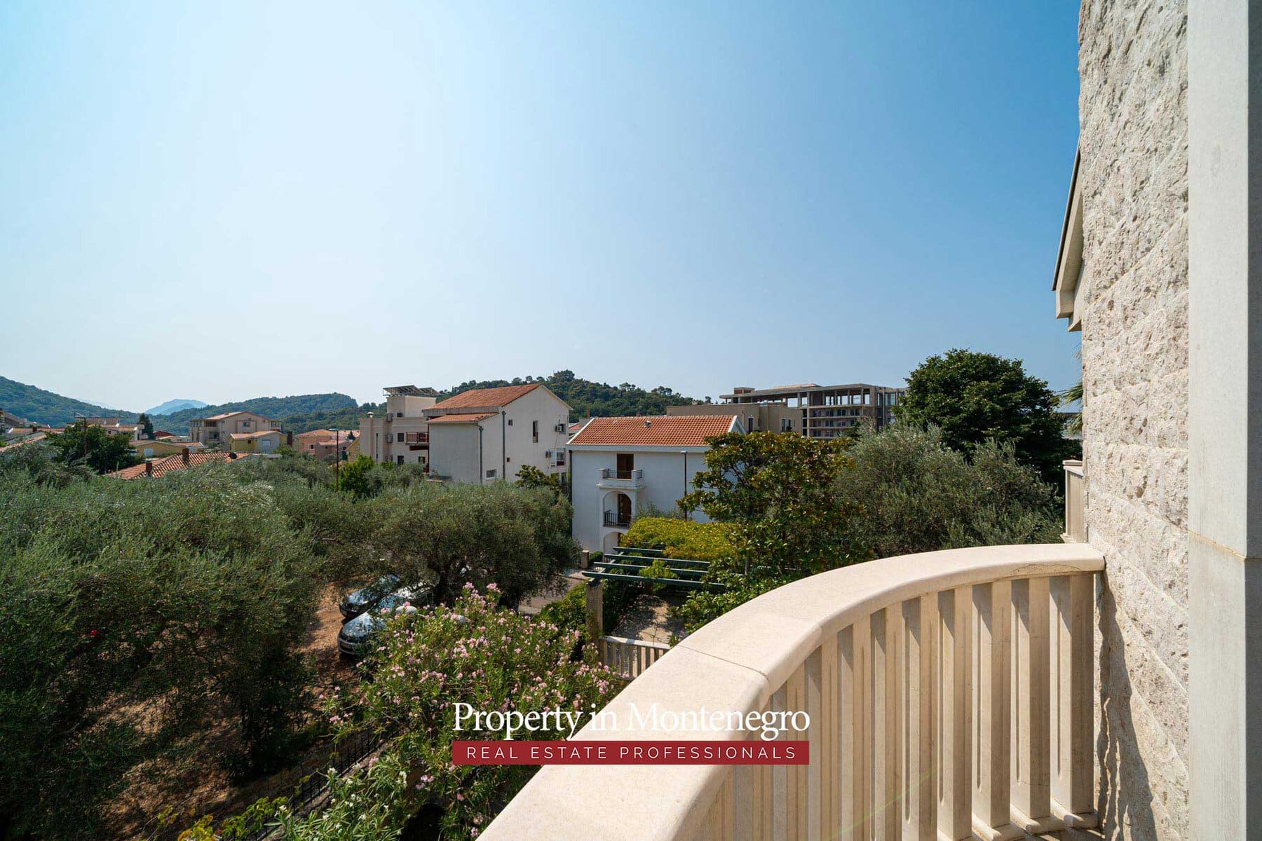 Luxury villa with swimming pool for sale in Petrovac 58