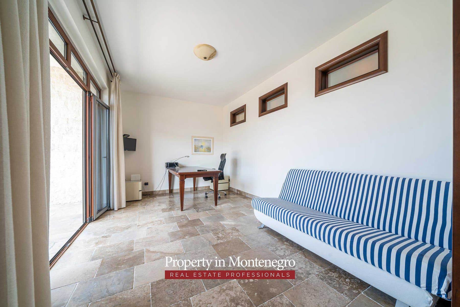 Luxury villa with swimming pool for sale in Petrovac 60