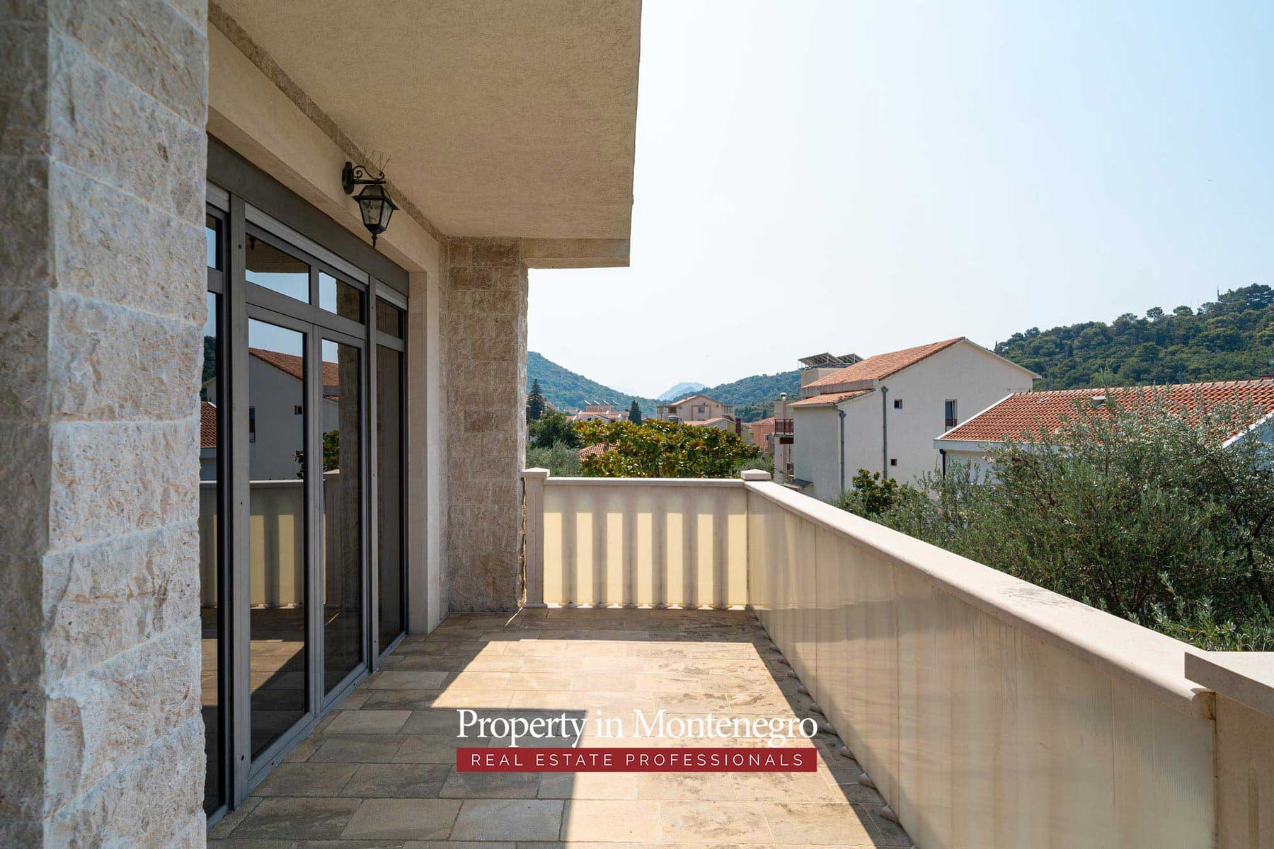 Luxury villa with swimming pool for sale in Petrovac 62