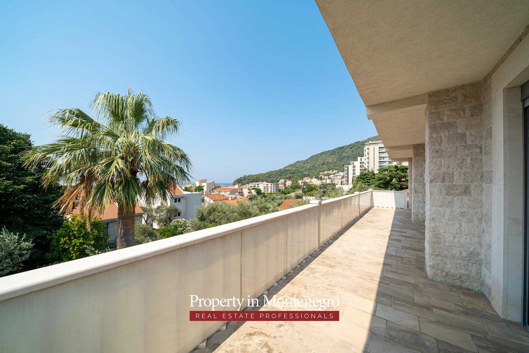 Luxury villa with swimming pool for sale in Petrovac 63