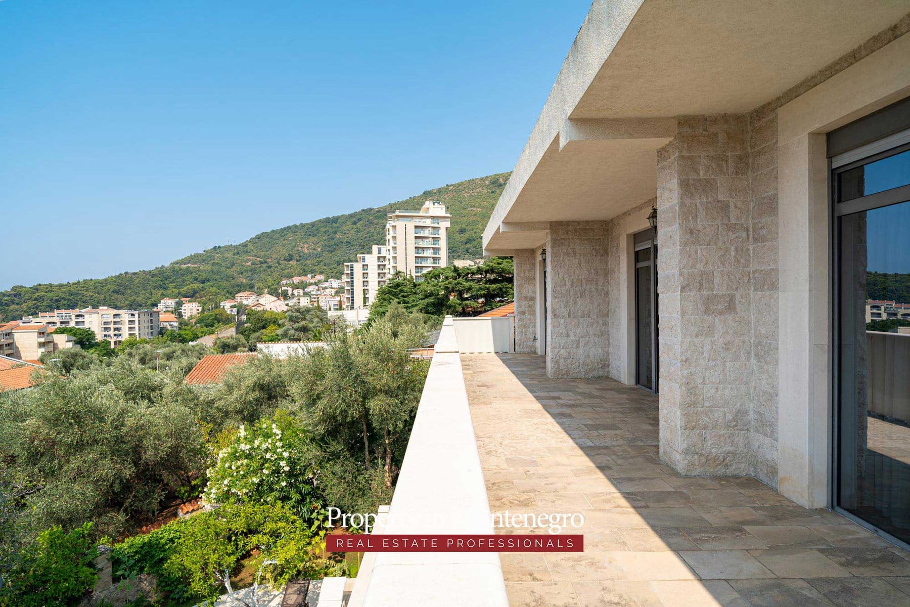 Luxury villa with swimming pool for sale in Petrovac 64