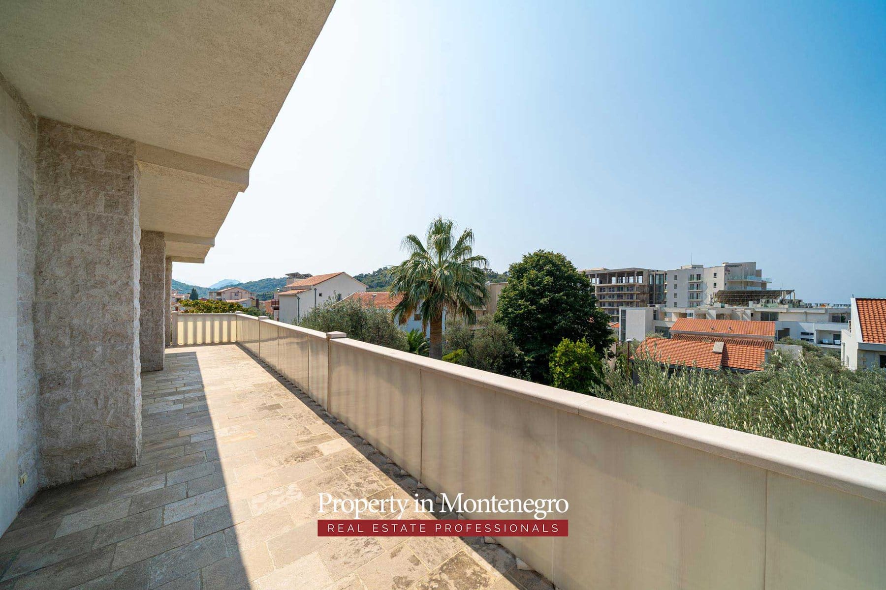 Luxury villa with swimming pool for sale in Petrovac 65