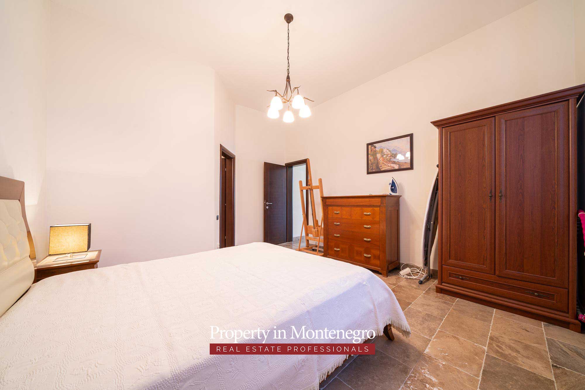 Luxury villa with swimming pool for sale in Petrovac 69