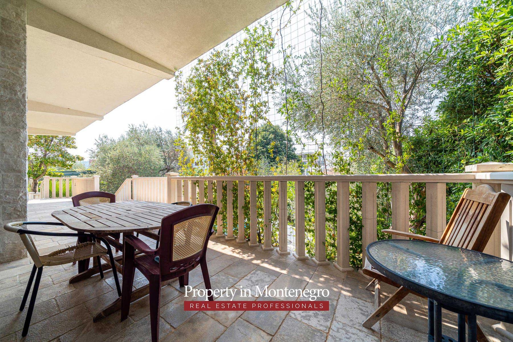 Luxury villa with swimming pool for sale in Petrovac 72