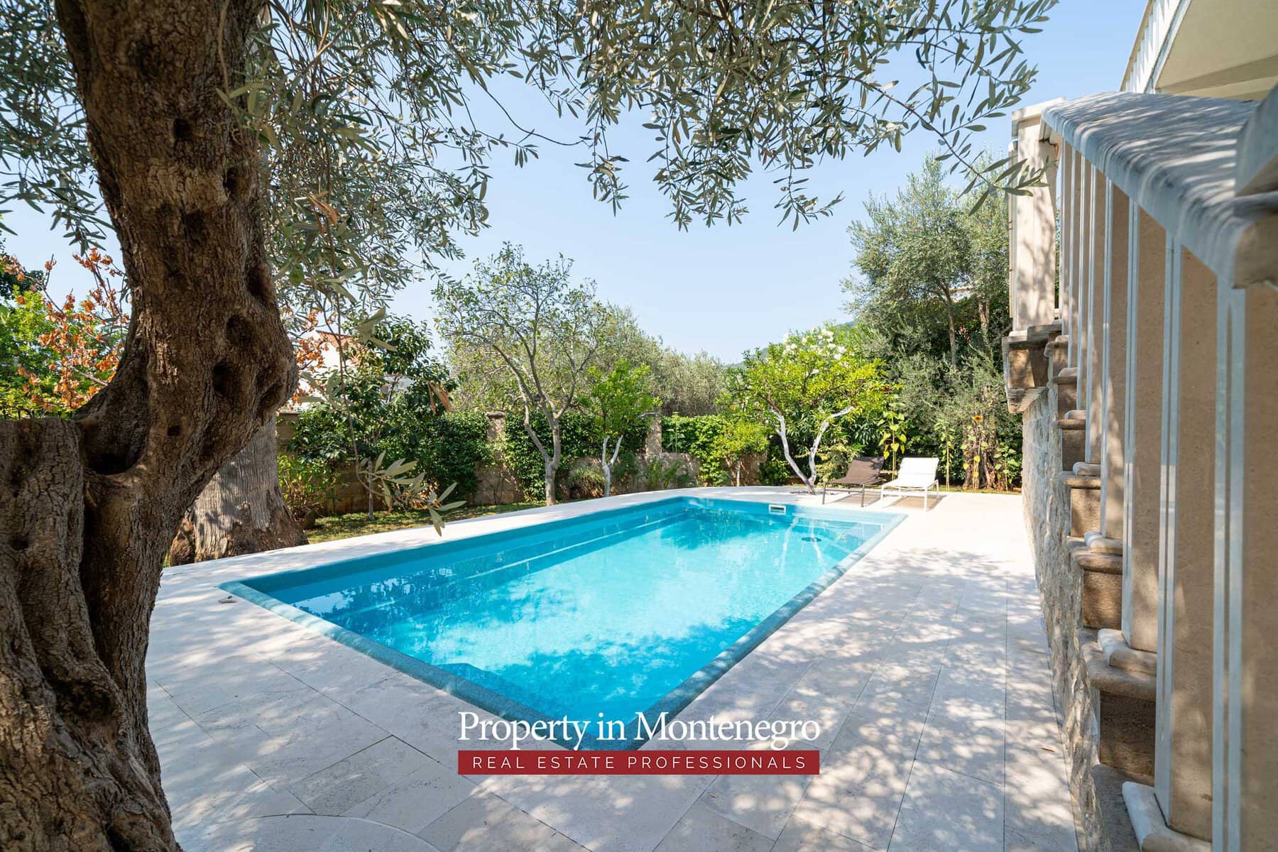 Luxury villa with swimming pool for sale in Petrovac 73