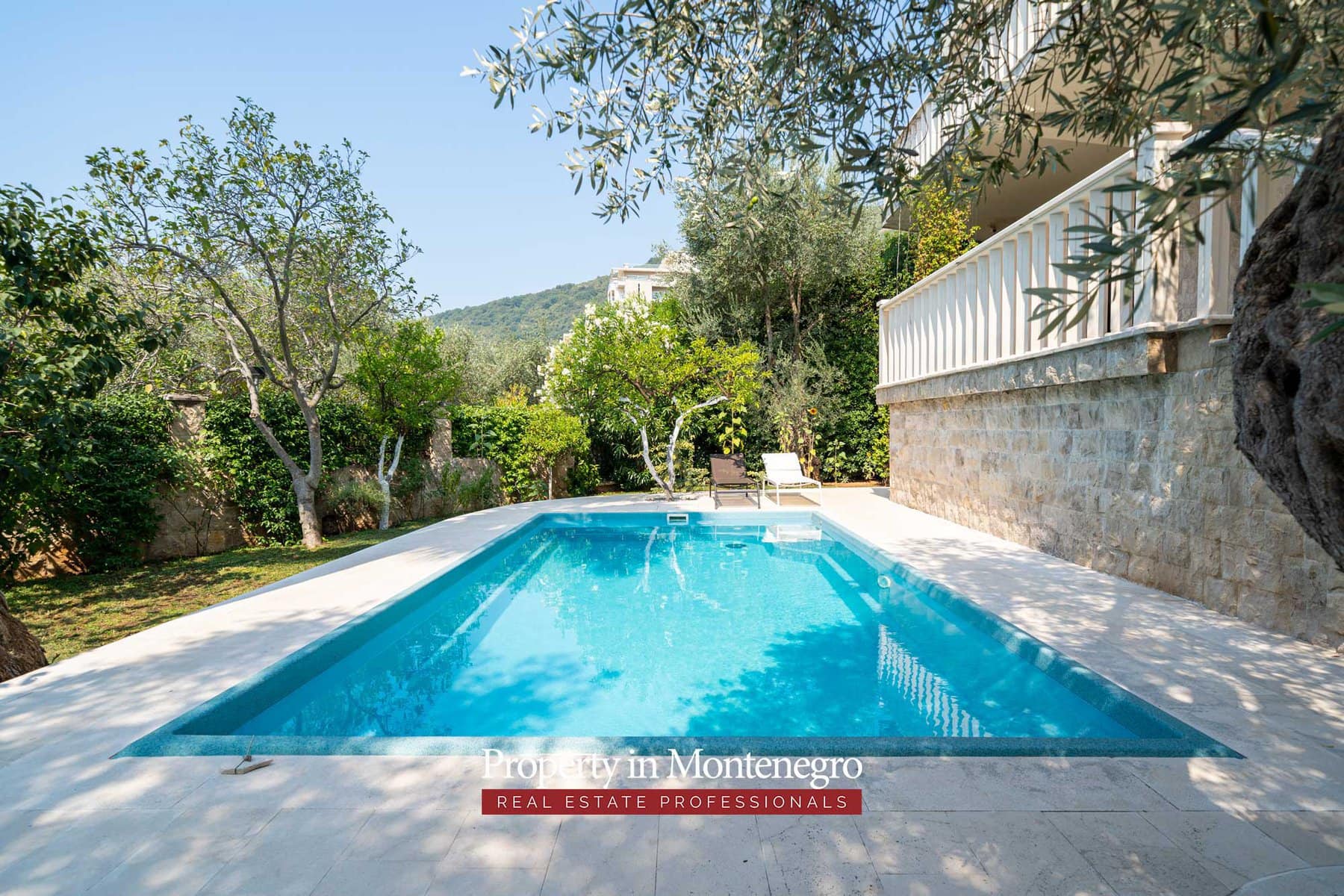Luxury villa with swimming pool for sale in Petrovac 74