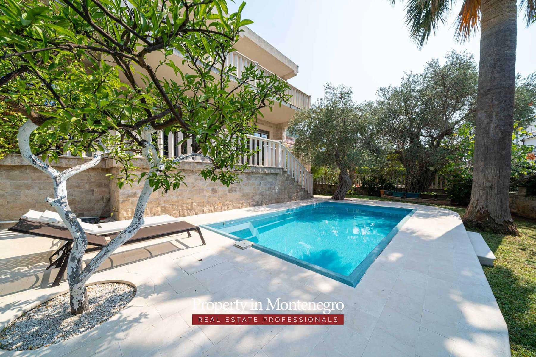 Luxury villa with swimming pool for sale in Petrovac 75