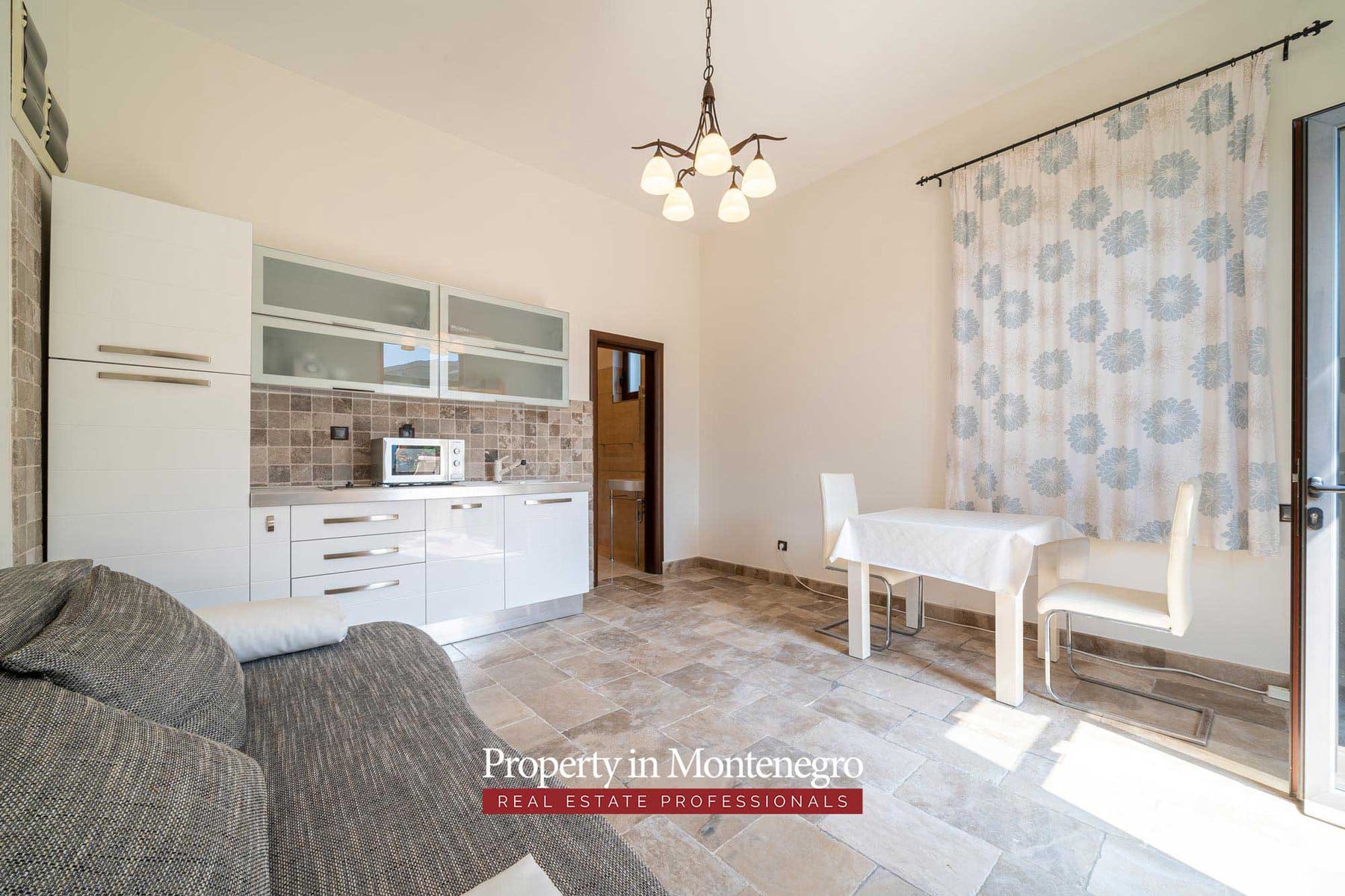 Luxury villa with swimming pool for sale in Petrovac 82