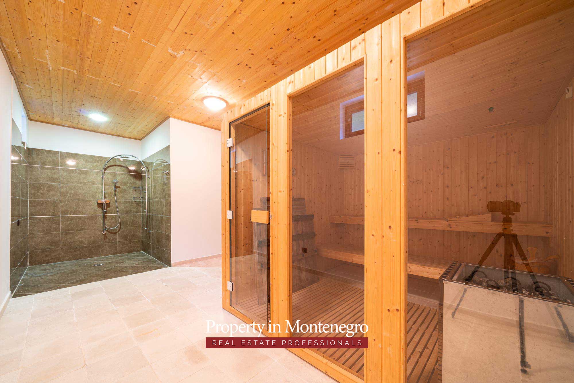 Luxury villa with swimming pool for sale in Petrovac 87