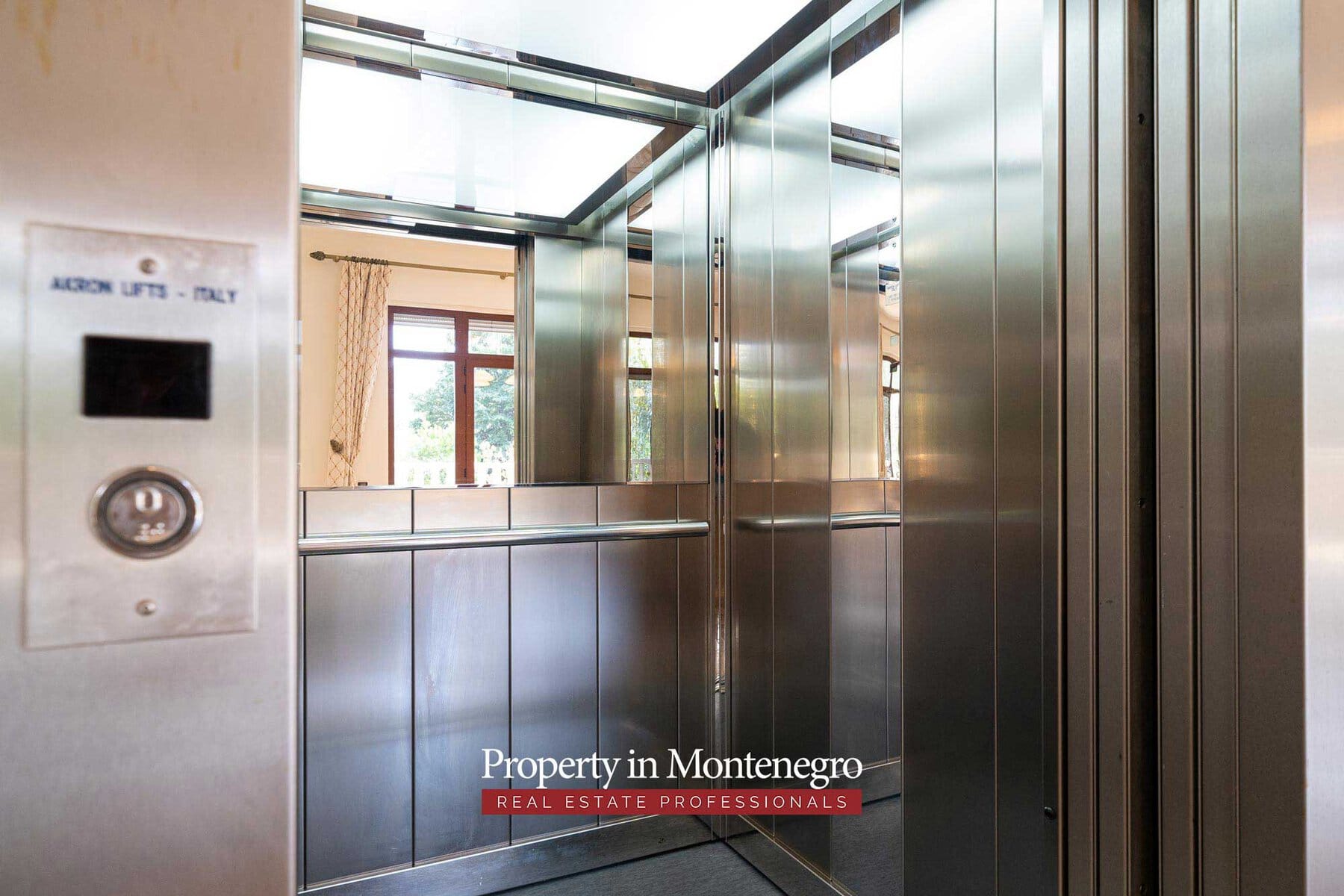 Luxury villa with swimming pool for sale in Petrovac 90