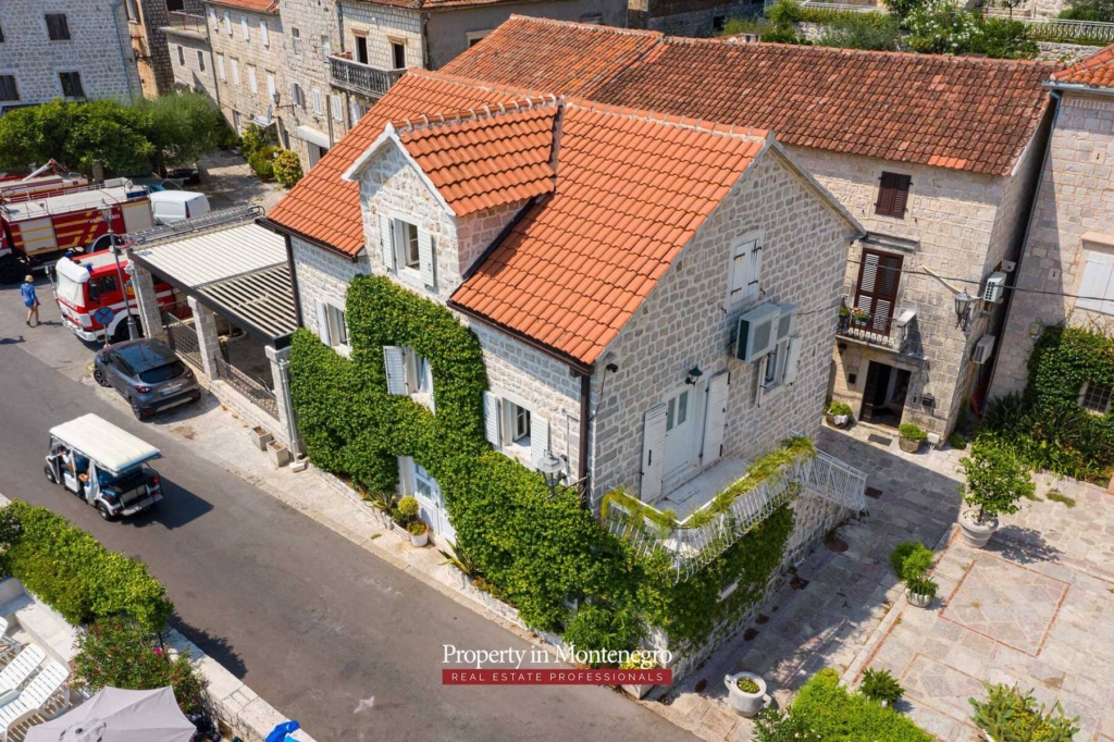 Waterfront stone house for sale in Perast
