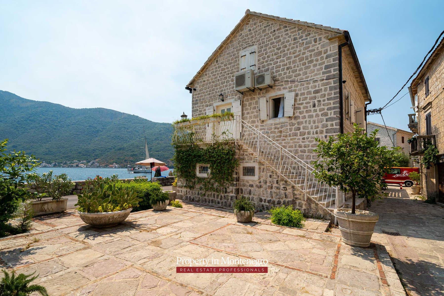 Waterfront stone house for sale in Perast 63