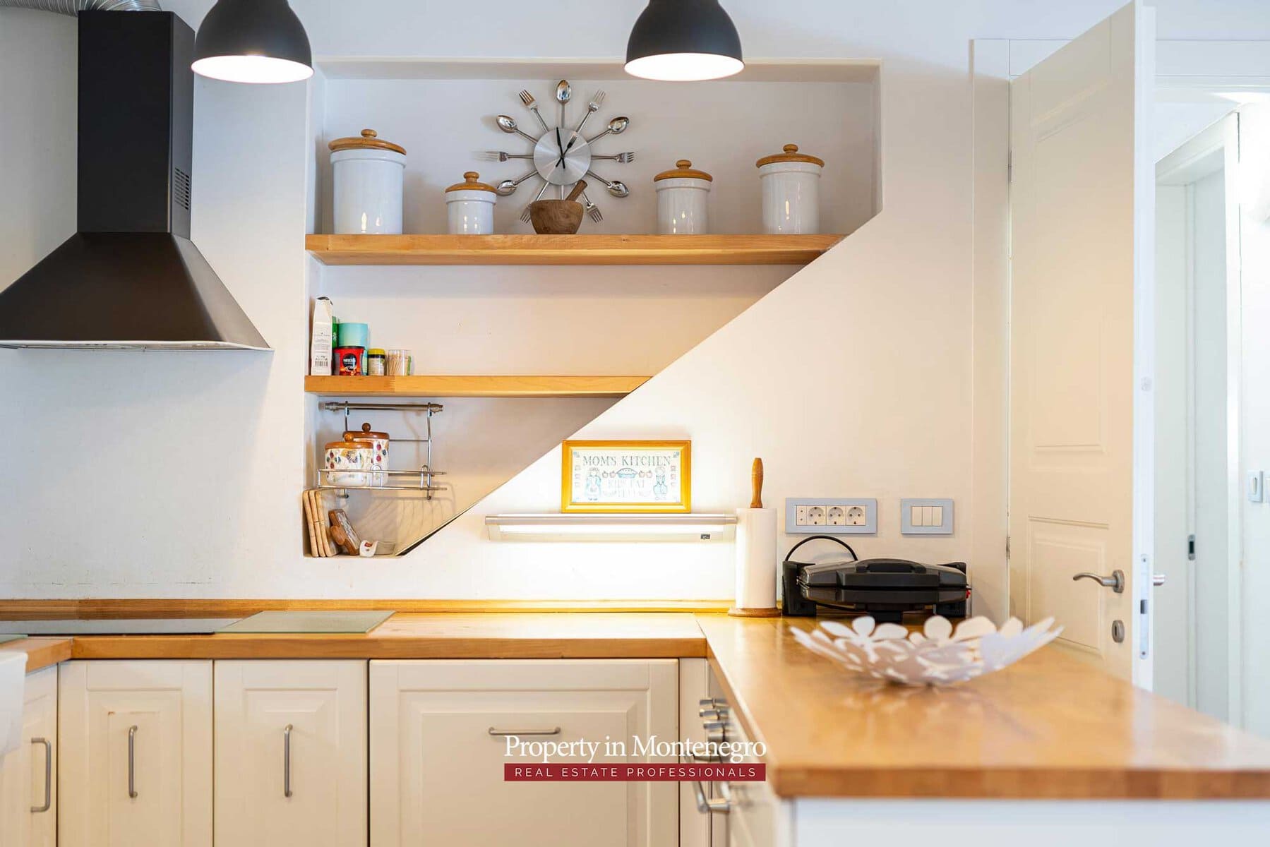 Waterfront stone house for sale in Perast 71