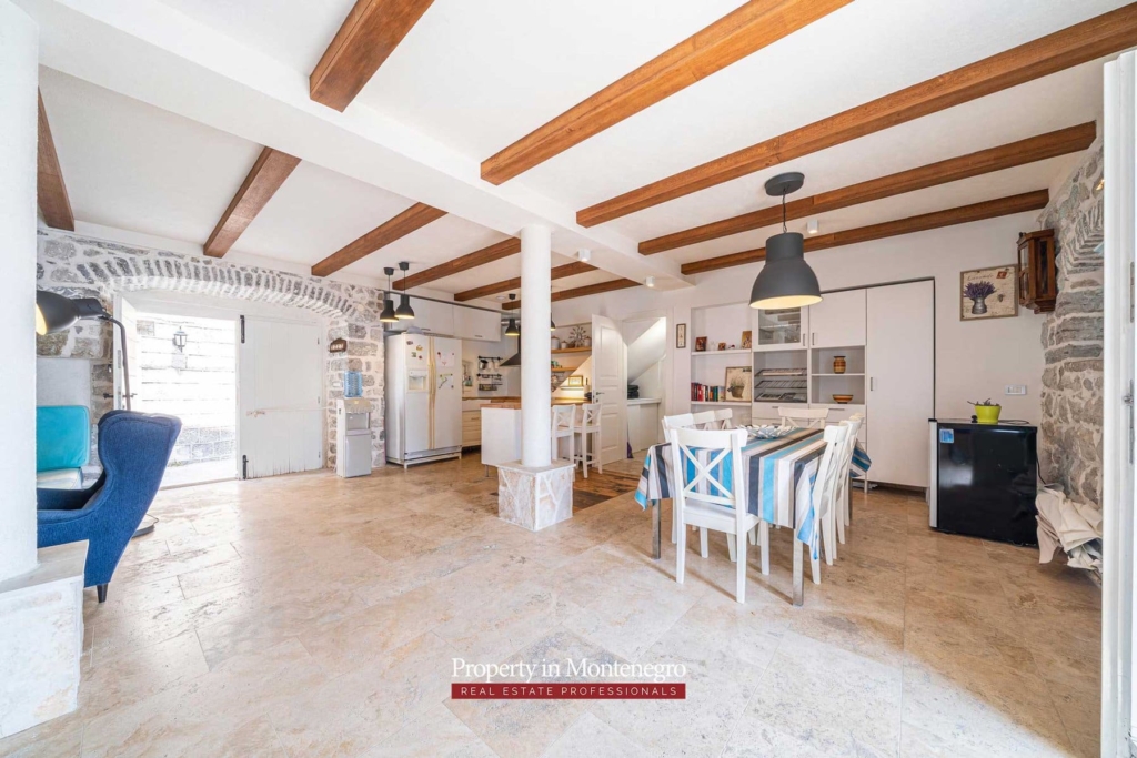 Waterfront stone house for sale in Perast