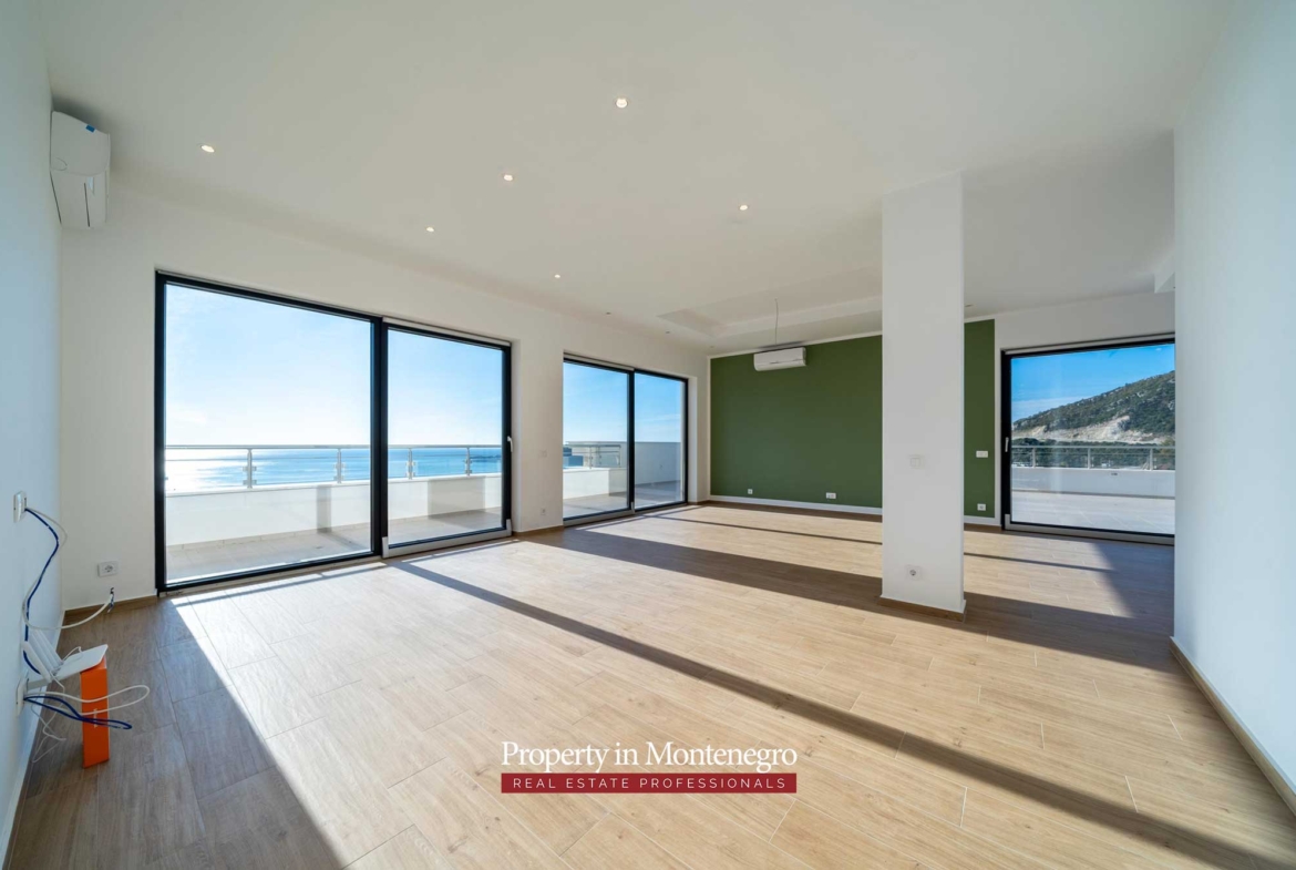 Penthouse for sale in Budva Riviera