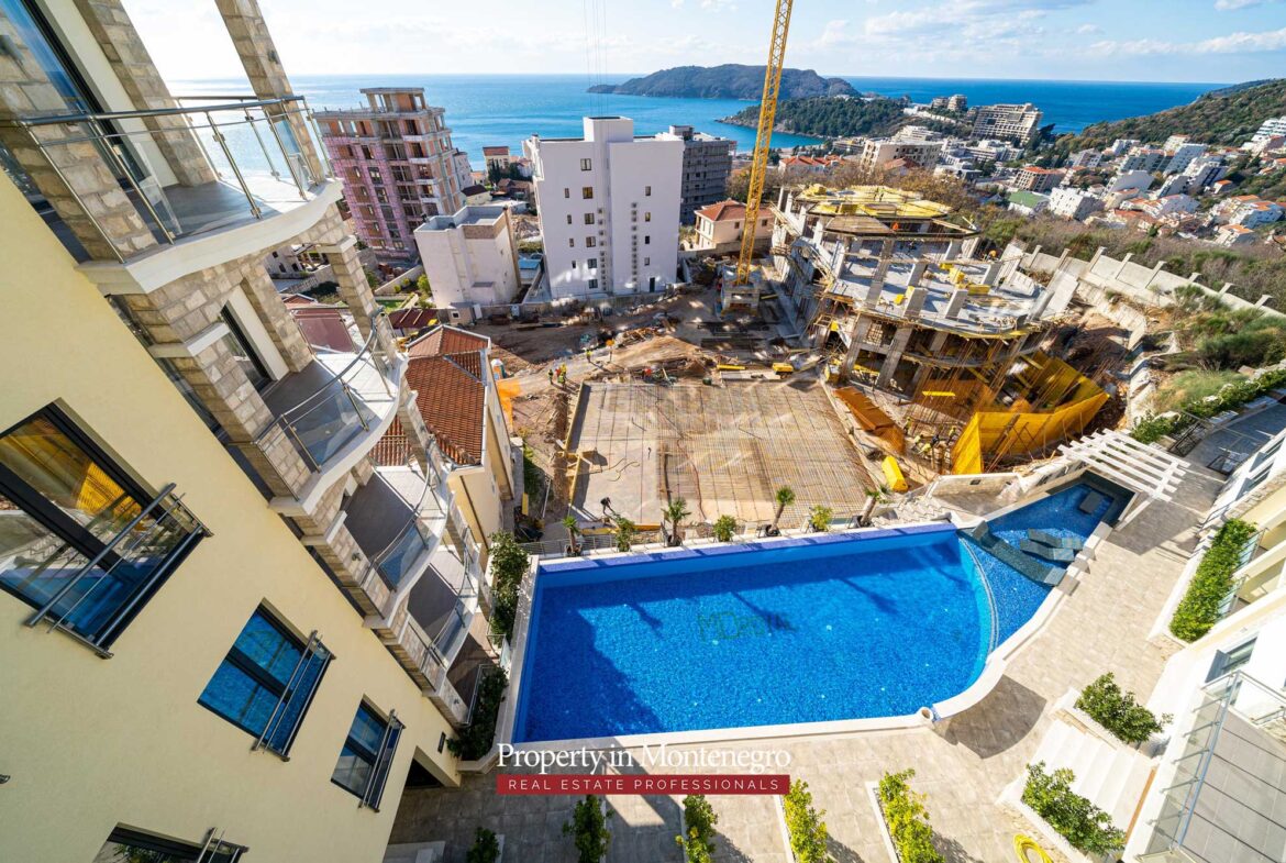 Apartment with swimming pool in Budva Riviera