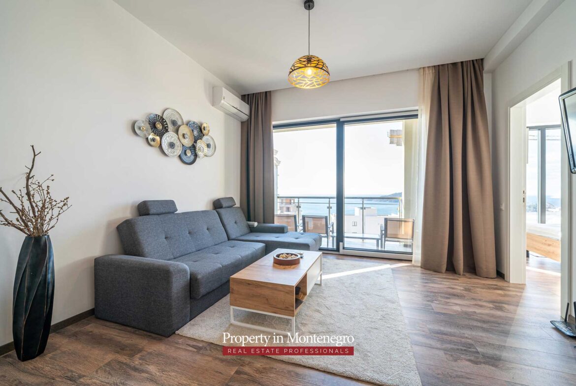 Apartment with swimming pool in Budva Riviera