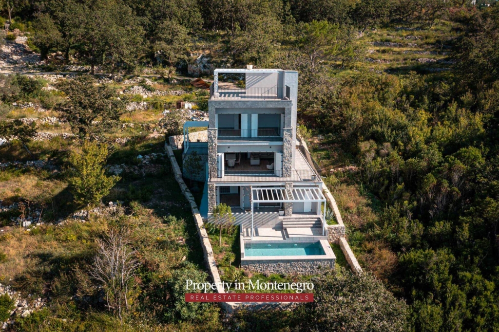 Luxury villa for sale in Budva Riviera