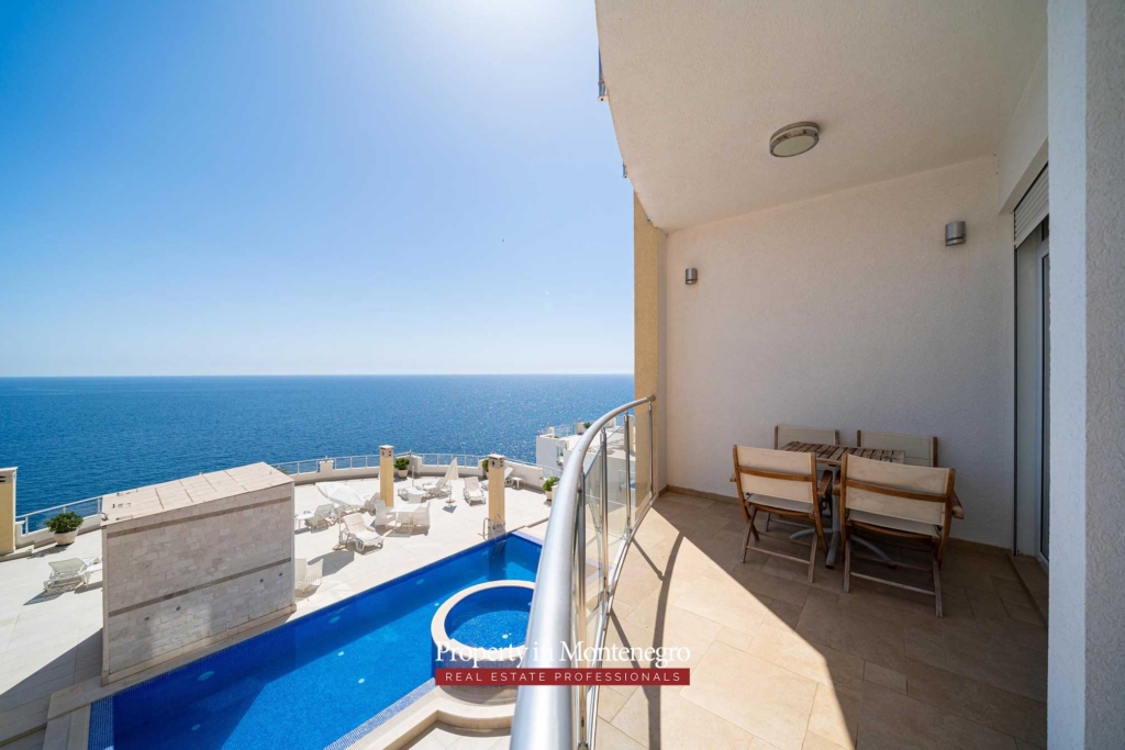 Apartment with swimming pool for sale in Bar