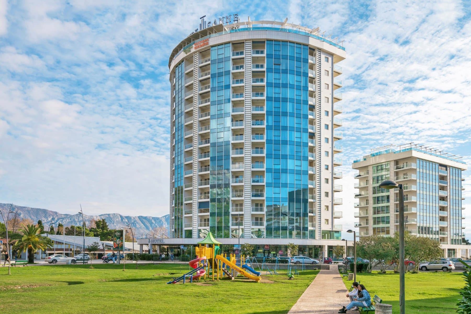 1 Budva Tre Canne two bedroom apartment with a sea view and a garage space min 1