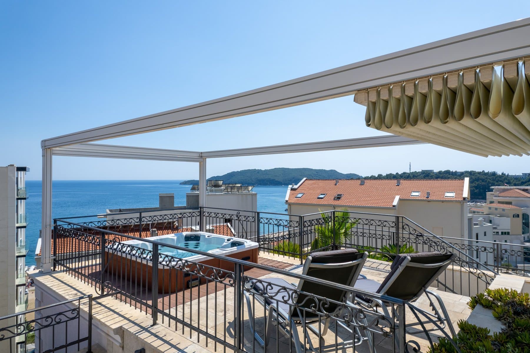 1 luxury penthouse with panoramic rooftop terrace 4