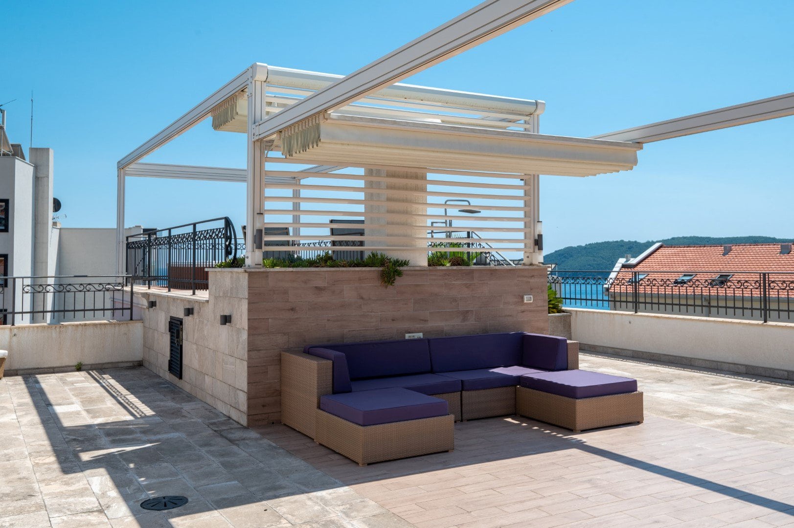 12 luxury penthouse with panoramic rooftop terrace