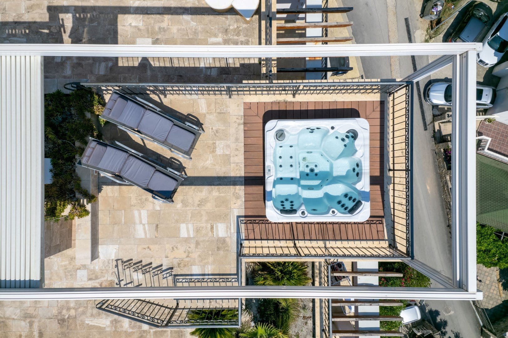 14 luxury penthouse with panoramic rooftop terrace