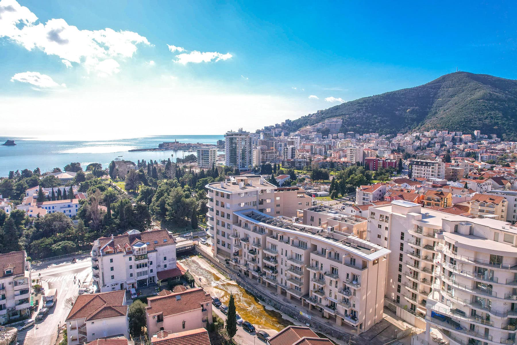 1 Budva centar – ekskluzivan trosoban duplex apartman sa pogledom na more