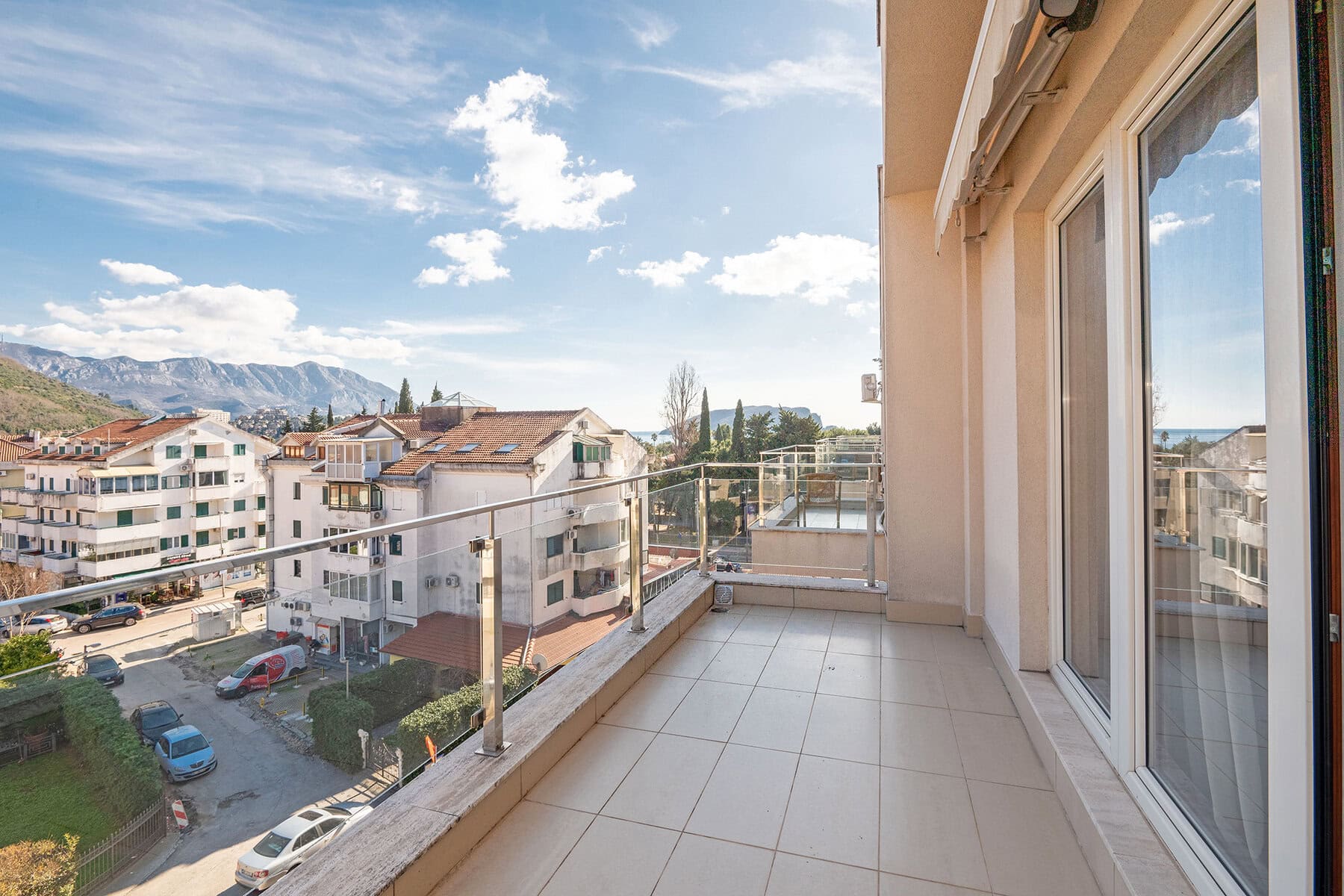 24 Budva centar – ekskluzivan trosoban duplex apartman sa pogledom na more