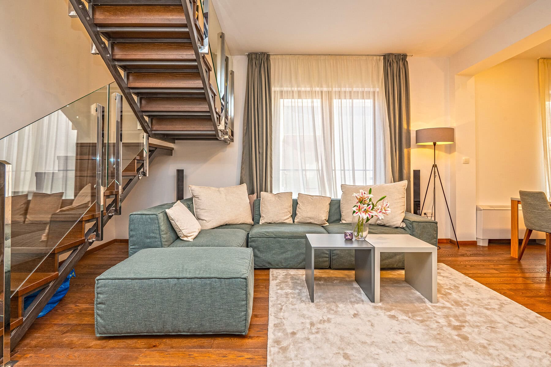 3 Budva centar – ekskluzivan trosoban duplex apartman sa pogledom na more