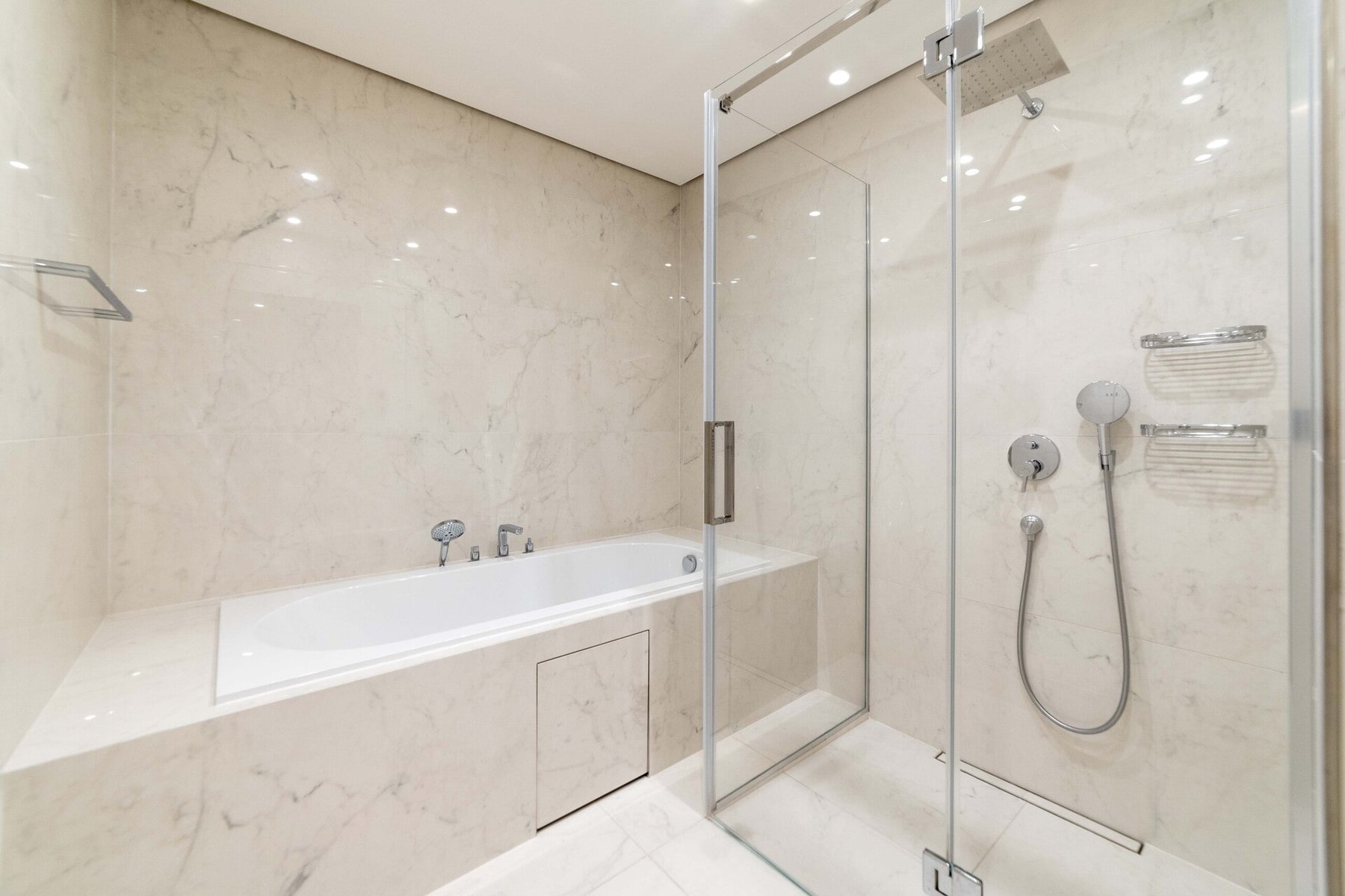 16 Budva Dukley Gardens – fully furnished three bedroom apartment with sea view min