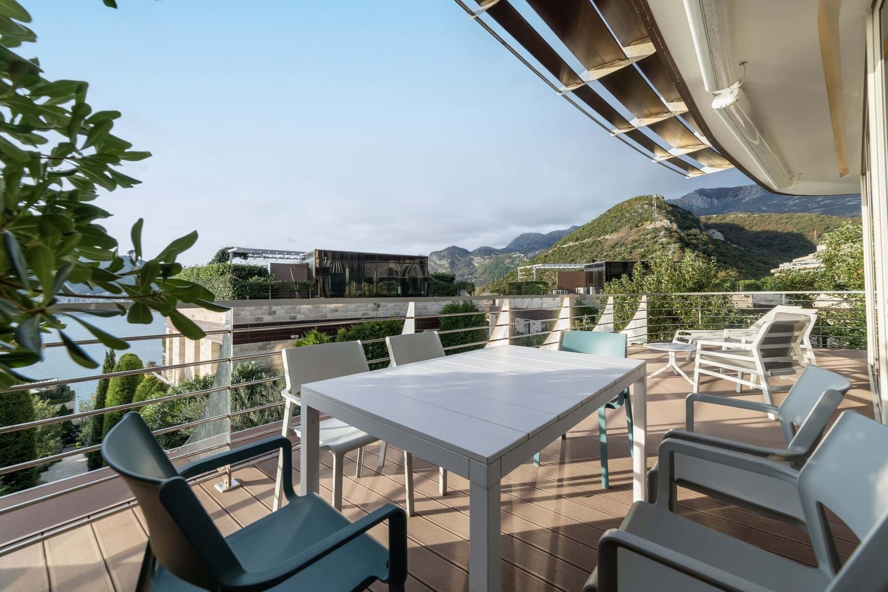 3 Budva Dukley Gardens – fully furnished three bedroom apartment with sea view min