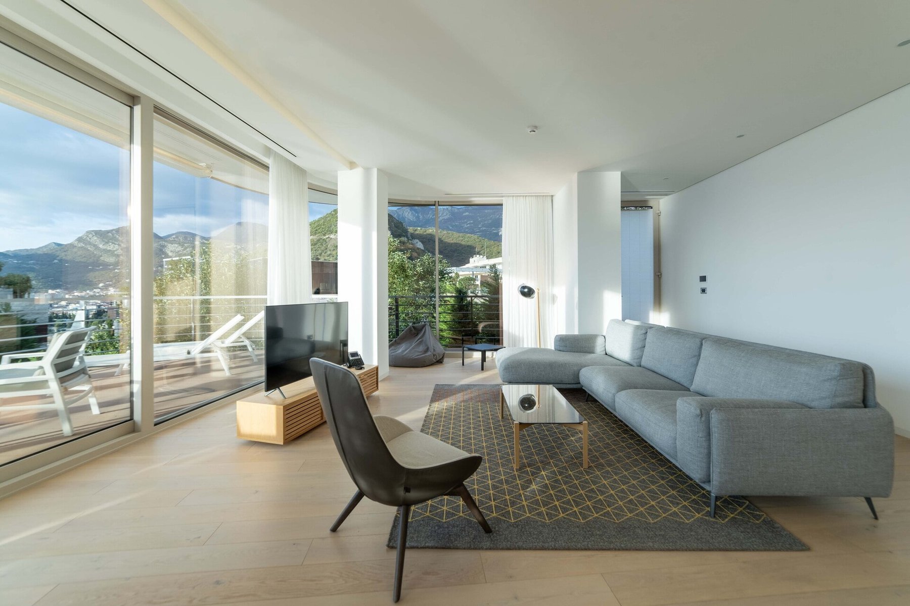 5 Budva Dukley Gardens – fully furnished three bedroom apartment with sea view min