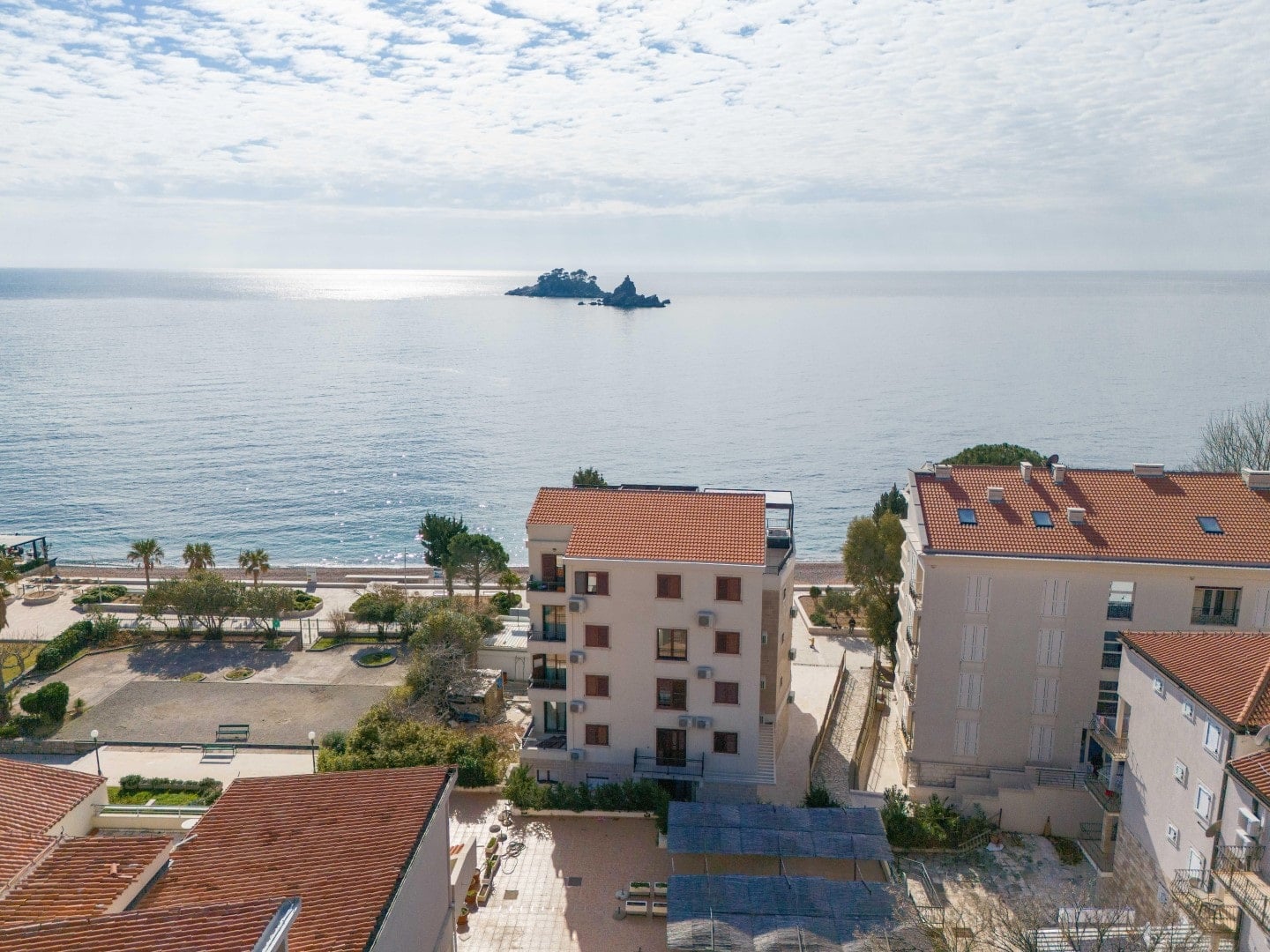 0 seafront 1bd apartment in Petrovac min