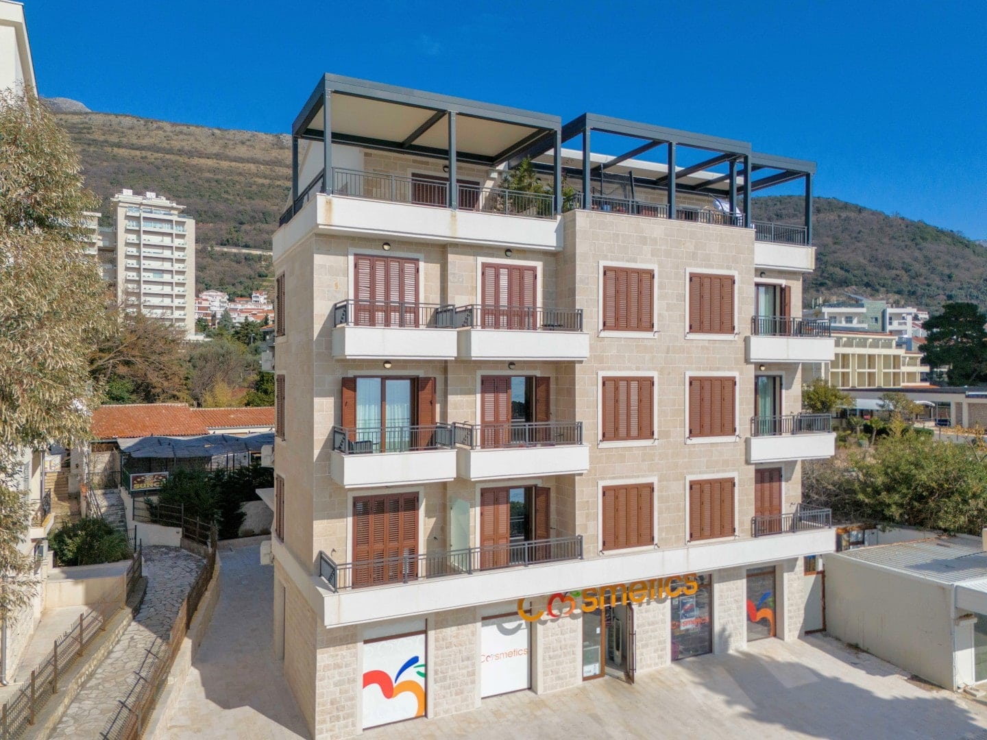 13 seafront 1bd apartment in Petrovac min