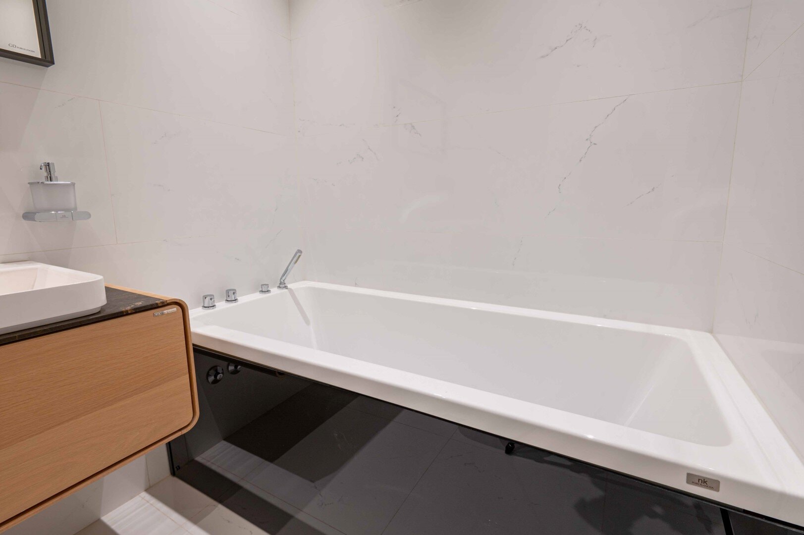 17 exclusive 2 bedroom apartment next to the sea