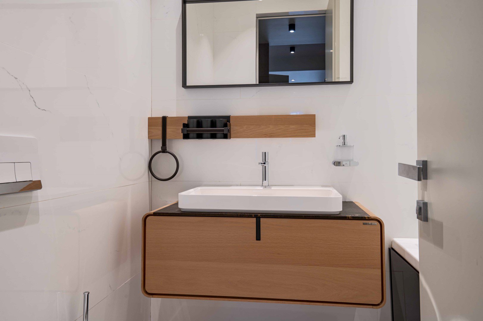 18 exclusive 2 bedroom apartment next to the sea