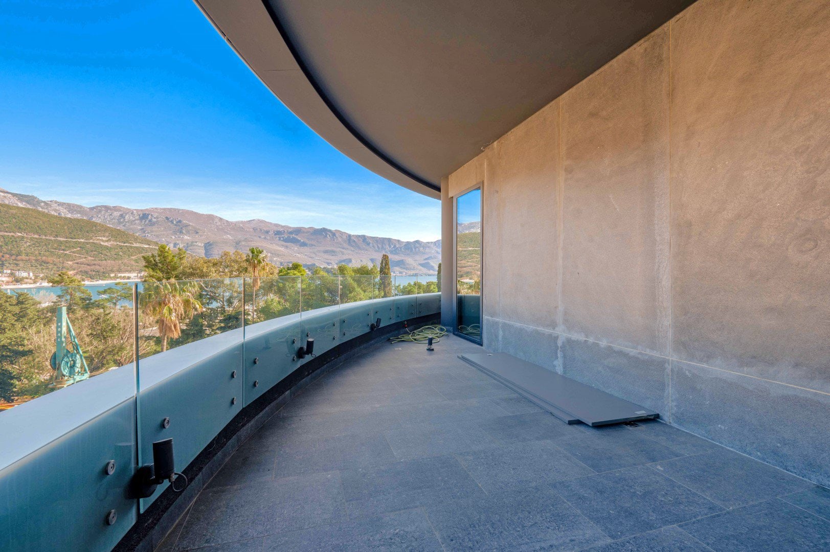 19 exclusive 2 bedroom apartment next to the sea