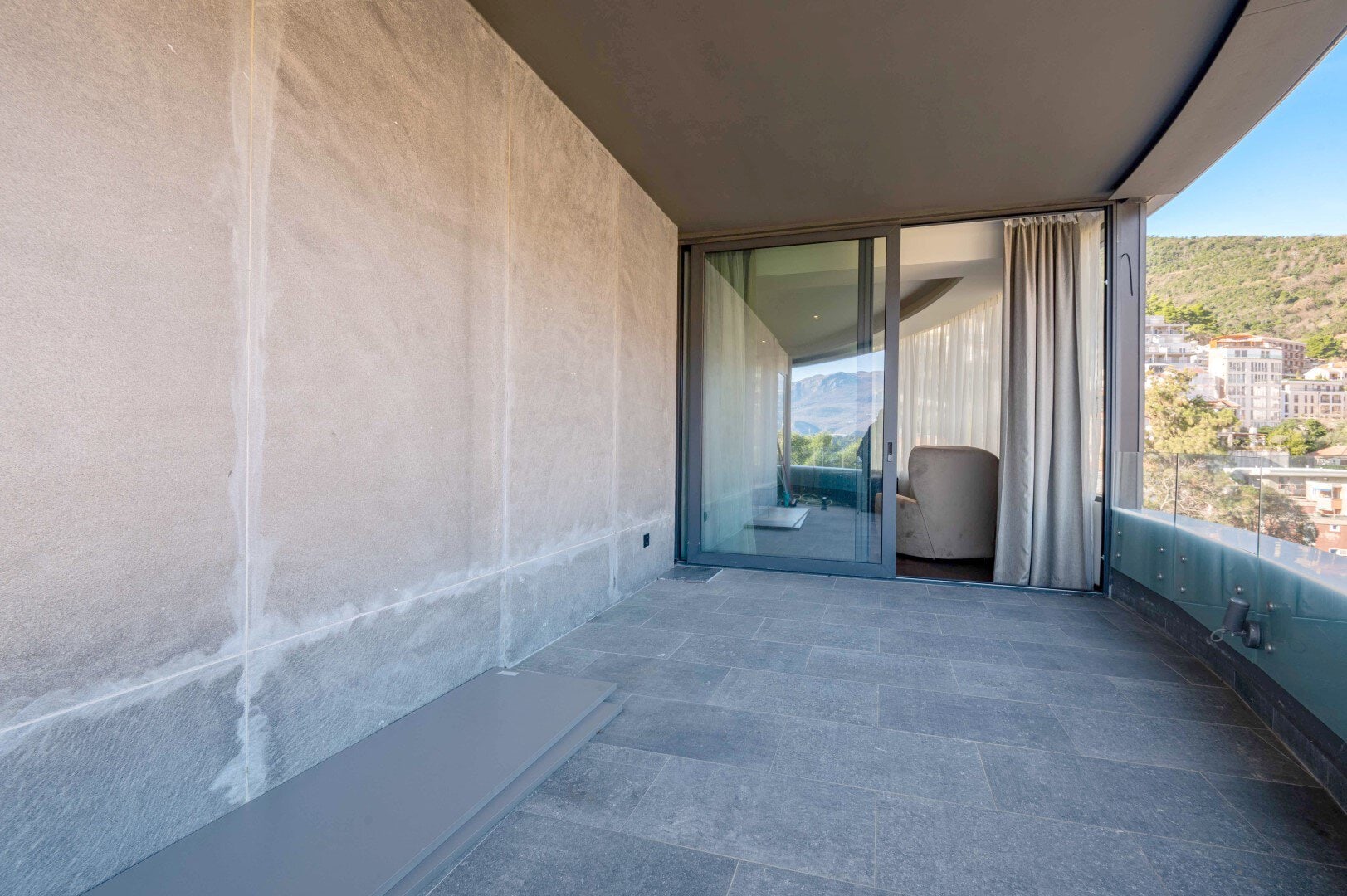 20 exclusive 2 bedroom apartment next to the sea