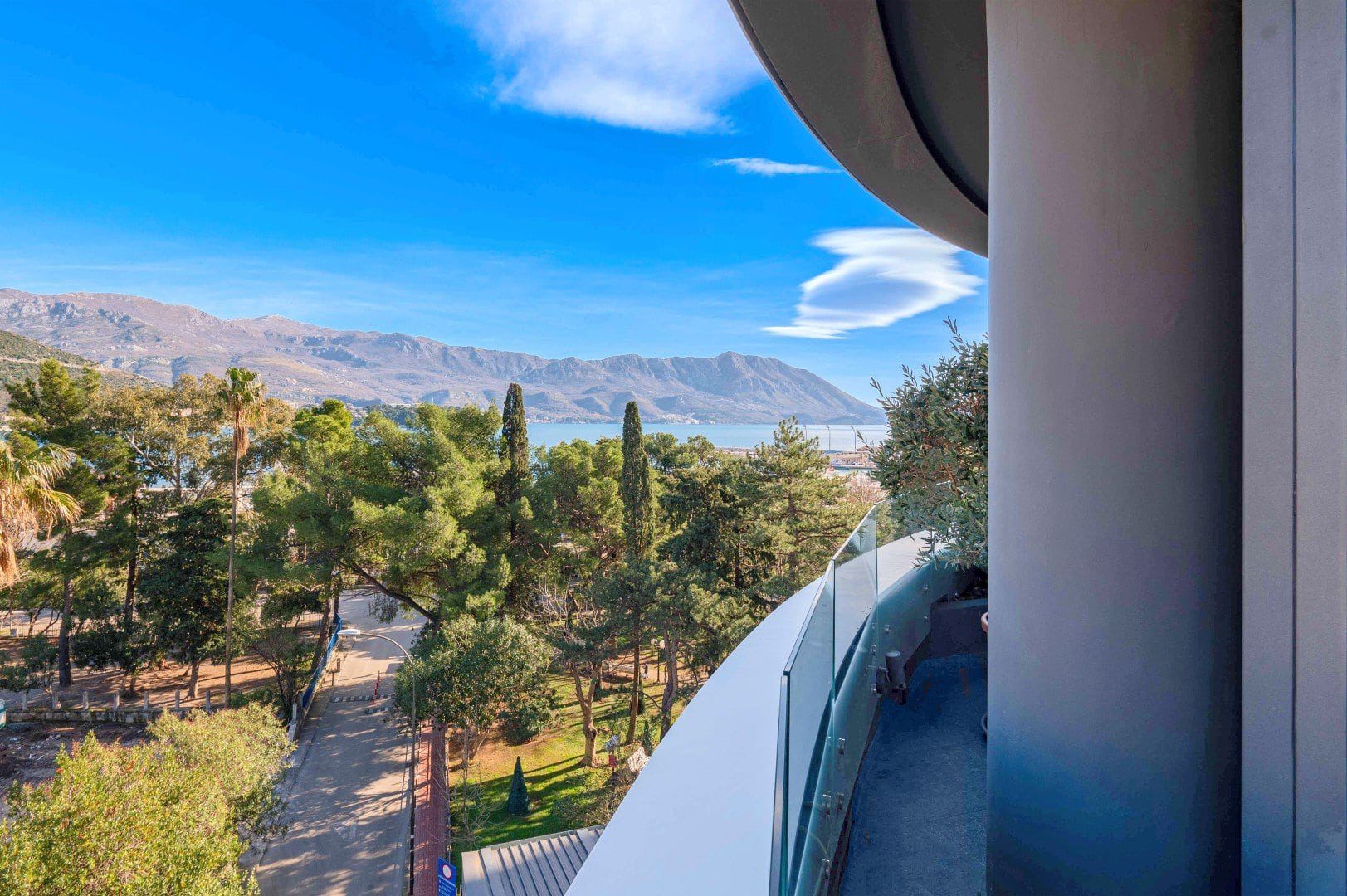 3 exclusive 2 bedroom apartment next to the sea