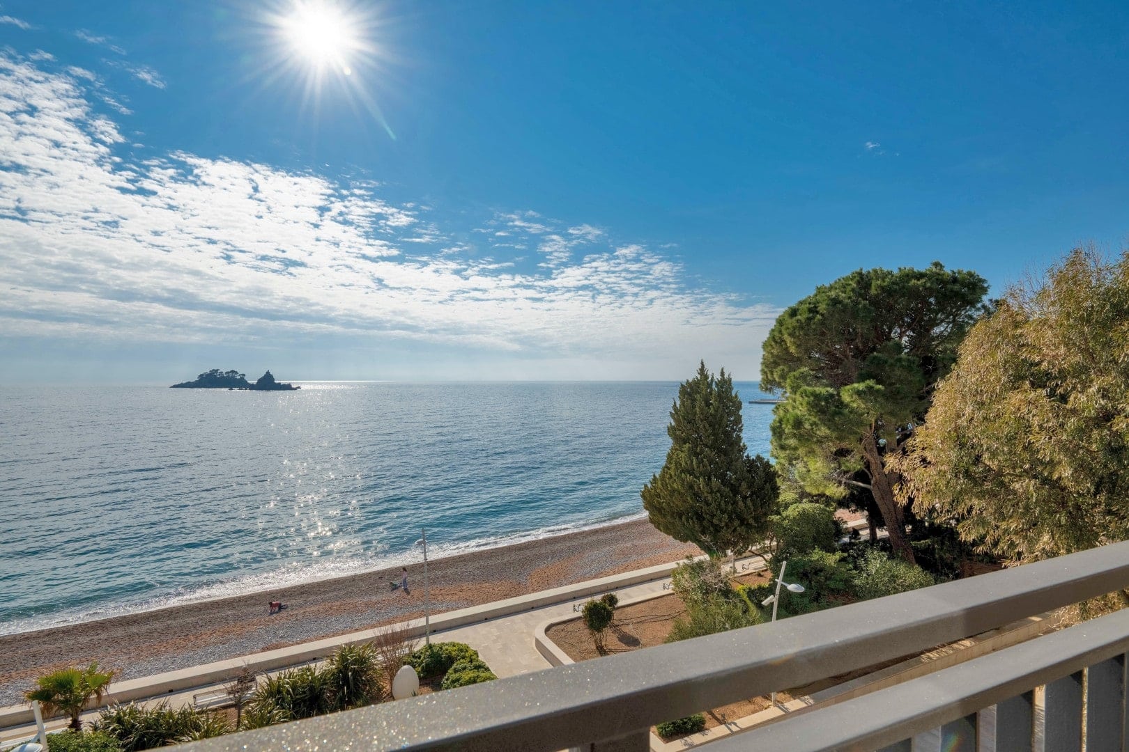 3 seafront 1bd apartment in Petrovac min