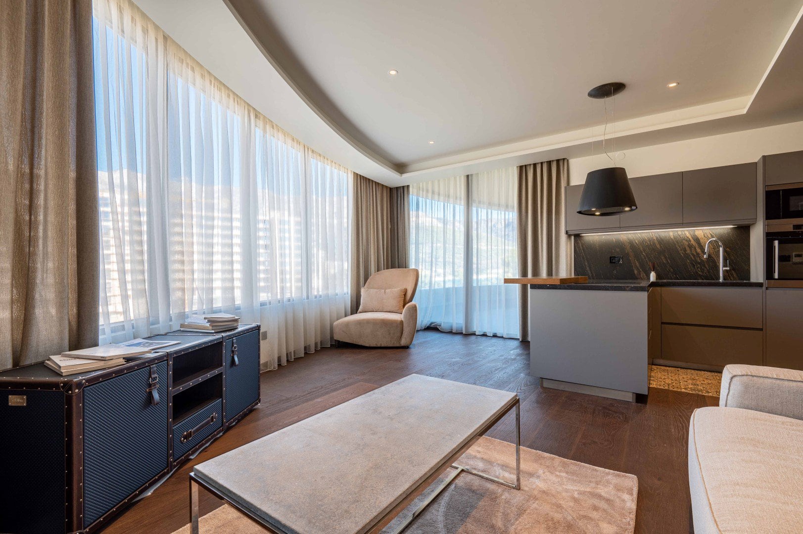 4 exclusive 2 bedroom apartment next to the sea