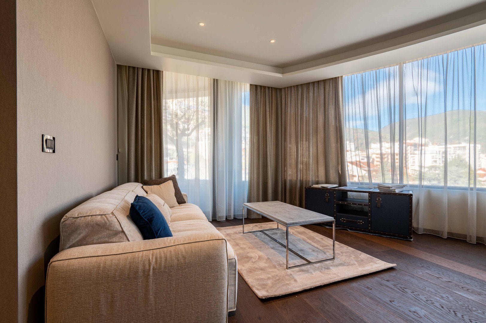 6 exclusive 2 bedroom apartment next to the sea