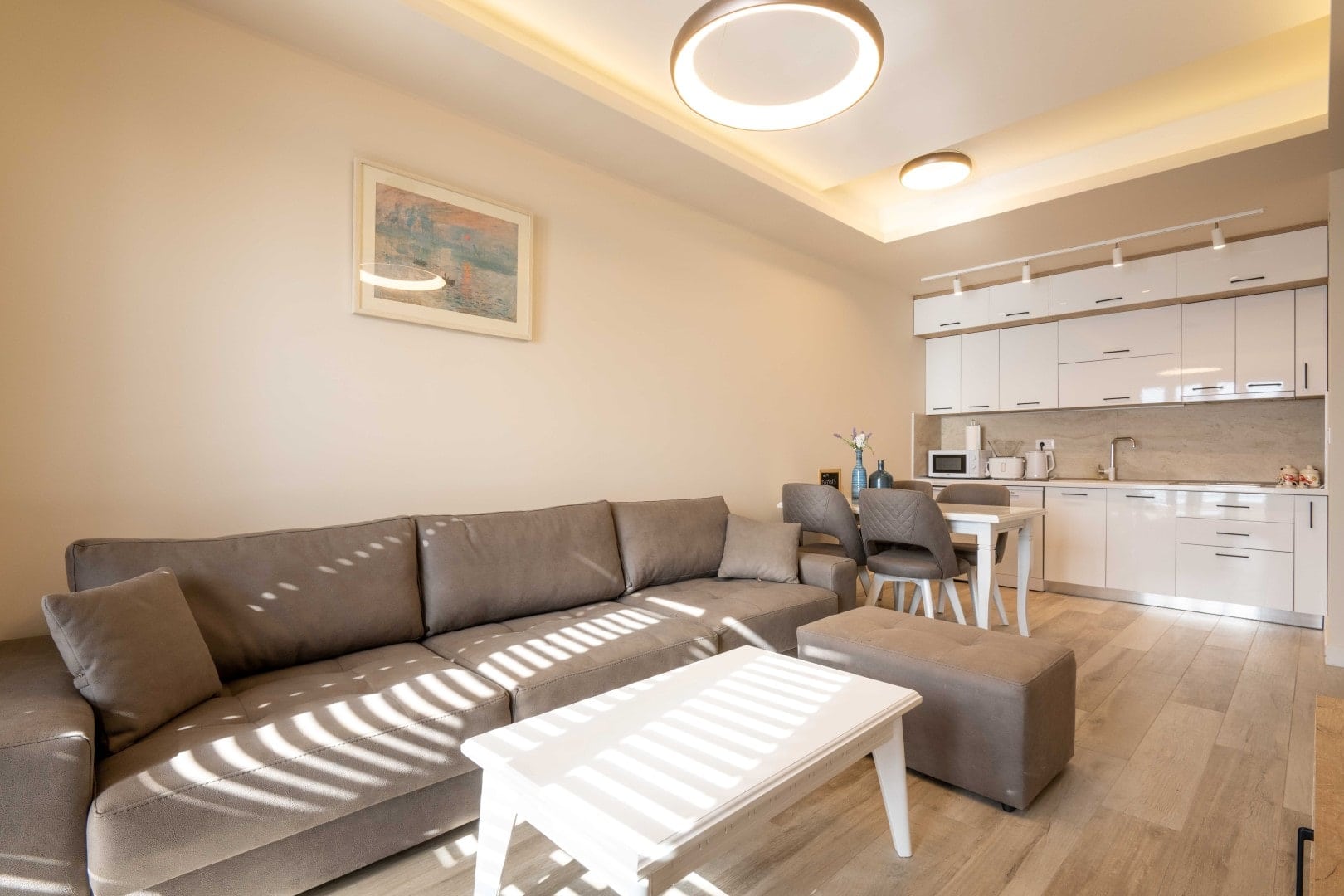 6 seafront 1bd apartment in Petrovac min