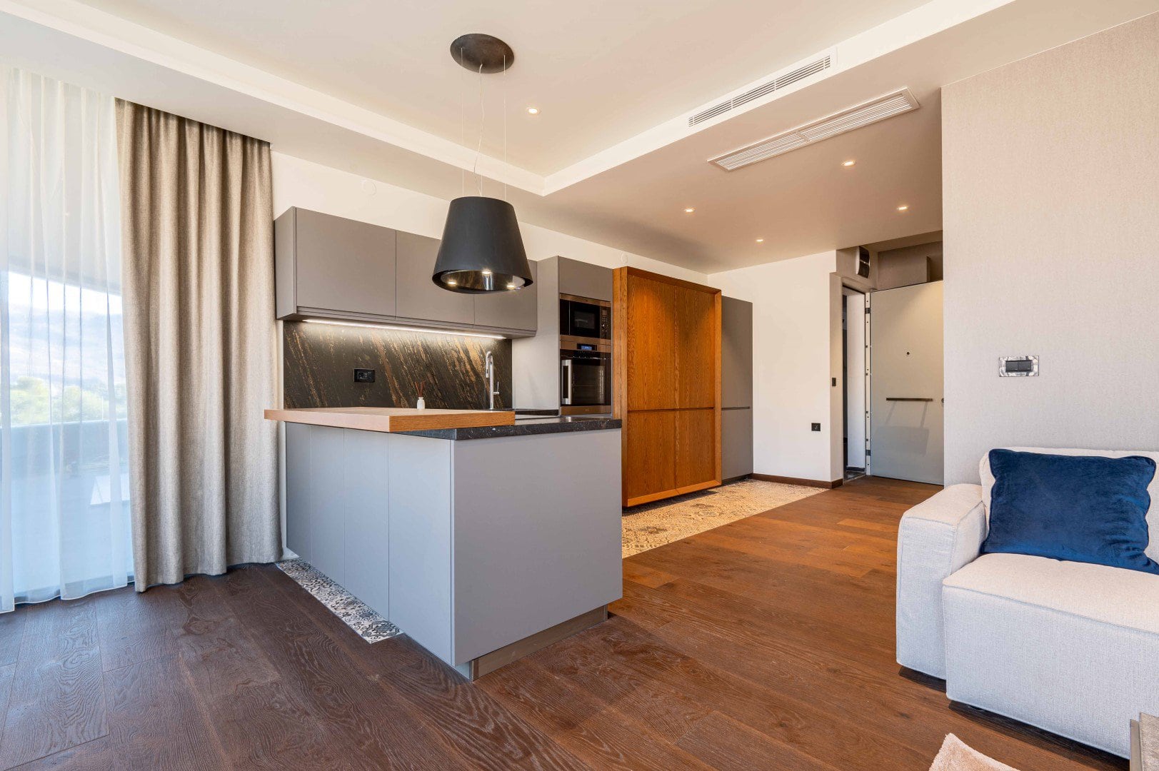 8 exclusive 2 bedroom apartment next to the sea