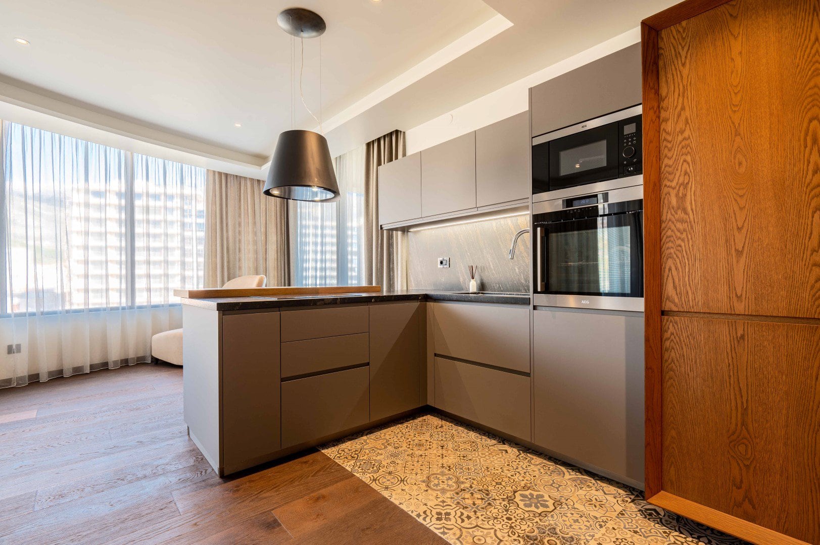 9 exclusive 2 bedroom apartment next to the sea