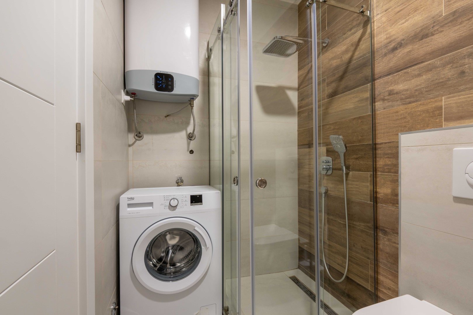 9 seafront 1bd apartment in Petrovac min