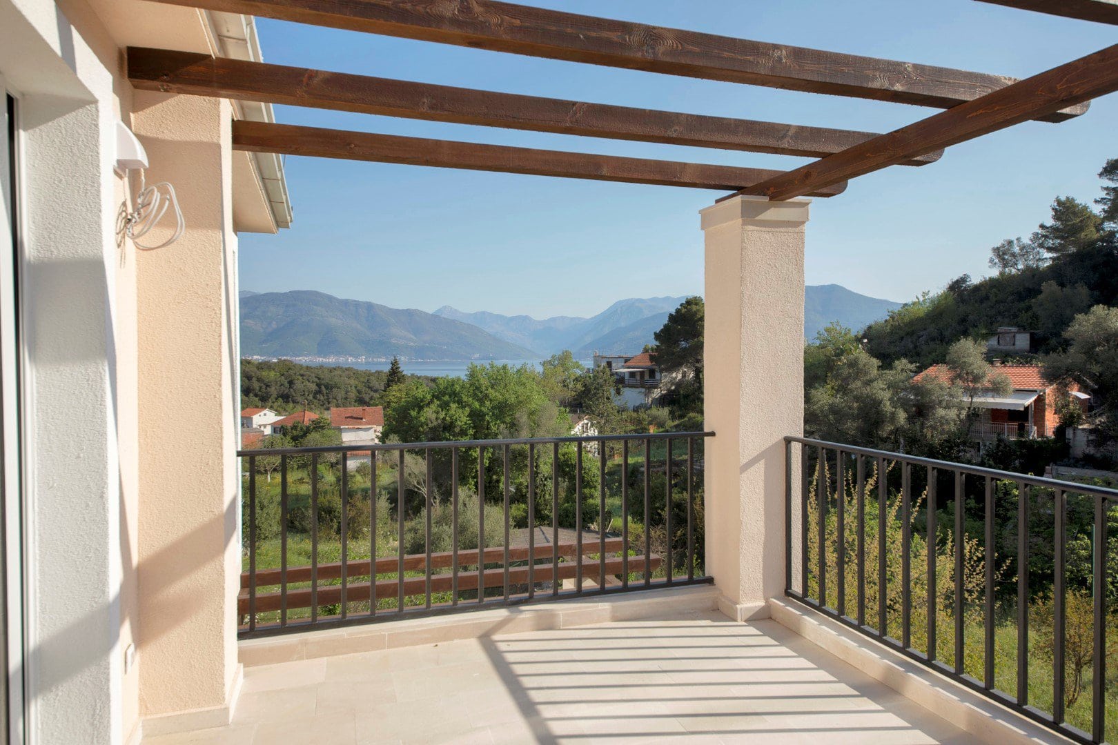 10 new villa near the sea Lustica Bjelila