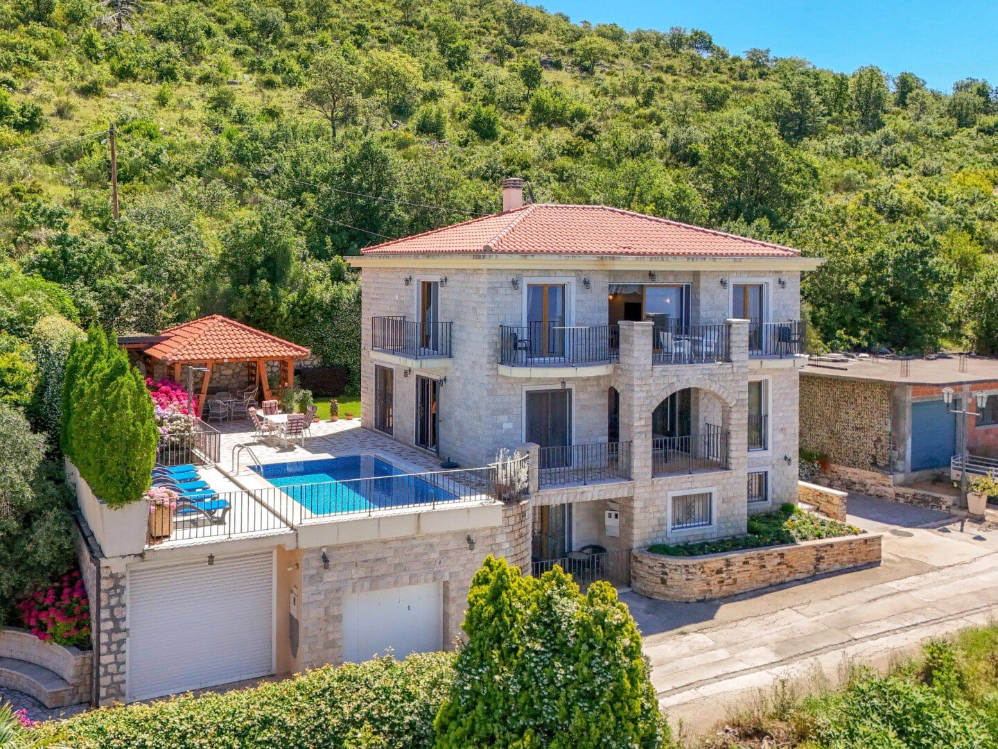 1 renovated stone villa with a pool and garage 3