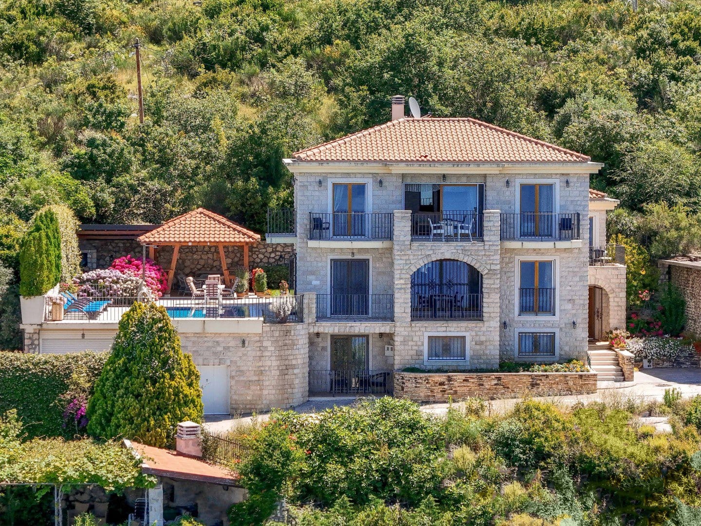 37 renovated stone villa with a pool and garage